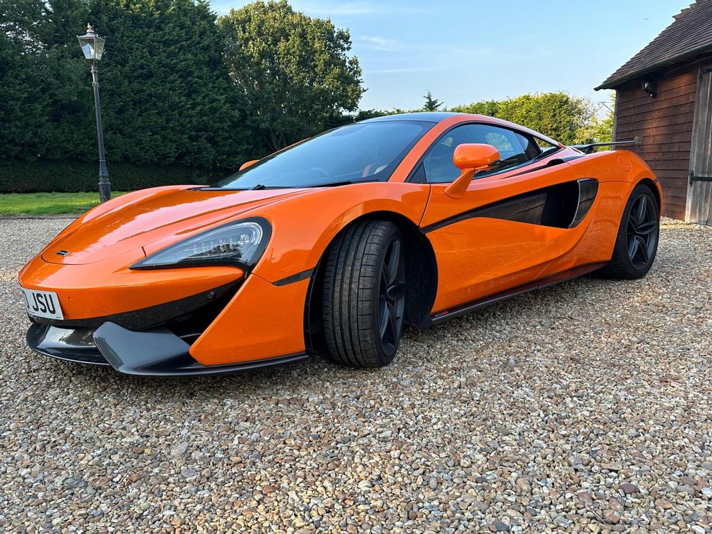 2020 McLaren 570S Orange Coupe with Butterly Doors and 2-Seats 3.8T V8 SSG (Black Interior) - Malaysia McLaren Car for Sale Promotion [DIRECT IMPORT]