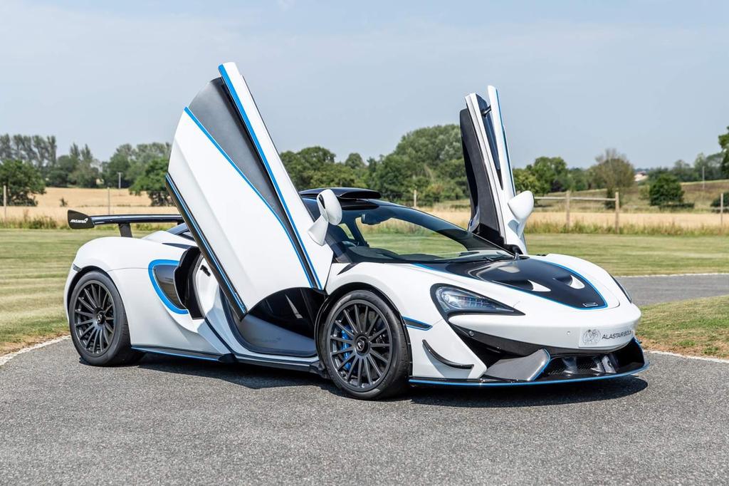 2021 McLaren 620R White Coupe Sports Car with Butterly Doors and 2-Seats 3.8 Twin-Turbo V8 (Black Interior) - Malaysia McLaren Car Price for Sale Promotion [DIRECT IMPORT]