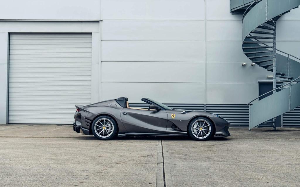 [DIRECT IMPORT] 2023 Ferrari 812 Competizione Roadster Grey Convertible Coupe Sports Car 6.5L V12 F1 DCT - Malaysia Ferrari Car for Sale