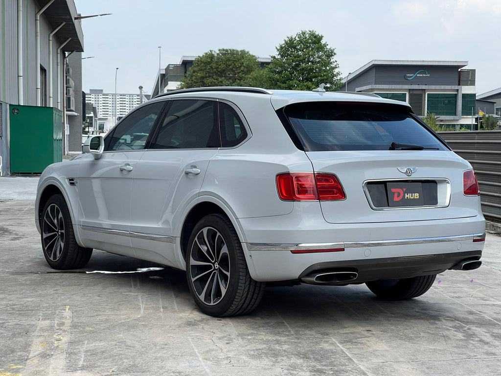 [NEW ARRIVAL] Bentley Bentayga 6.0L W12 (Auto) - White SUV (2016/2017) - Recond Car